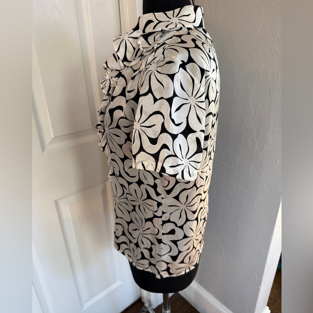 St. John collection silk blouse - Picture 4 of 7